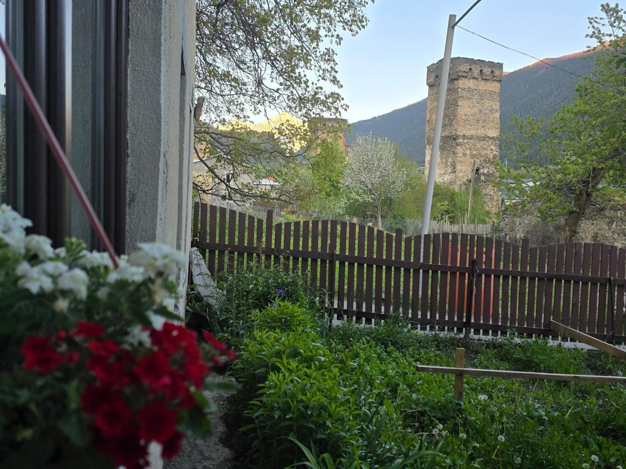 Ailama Guesthouse Μέστια Εξωτερικό φωτογραφία